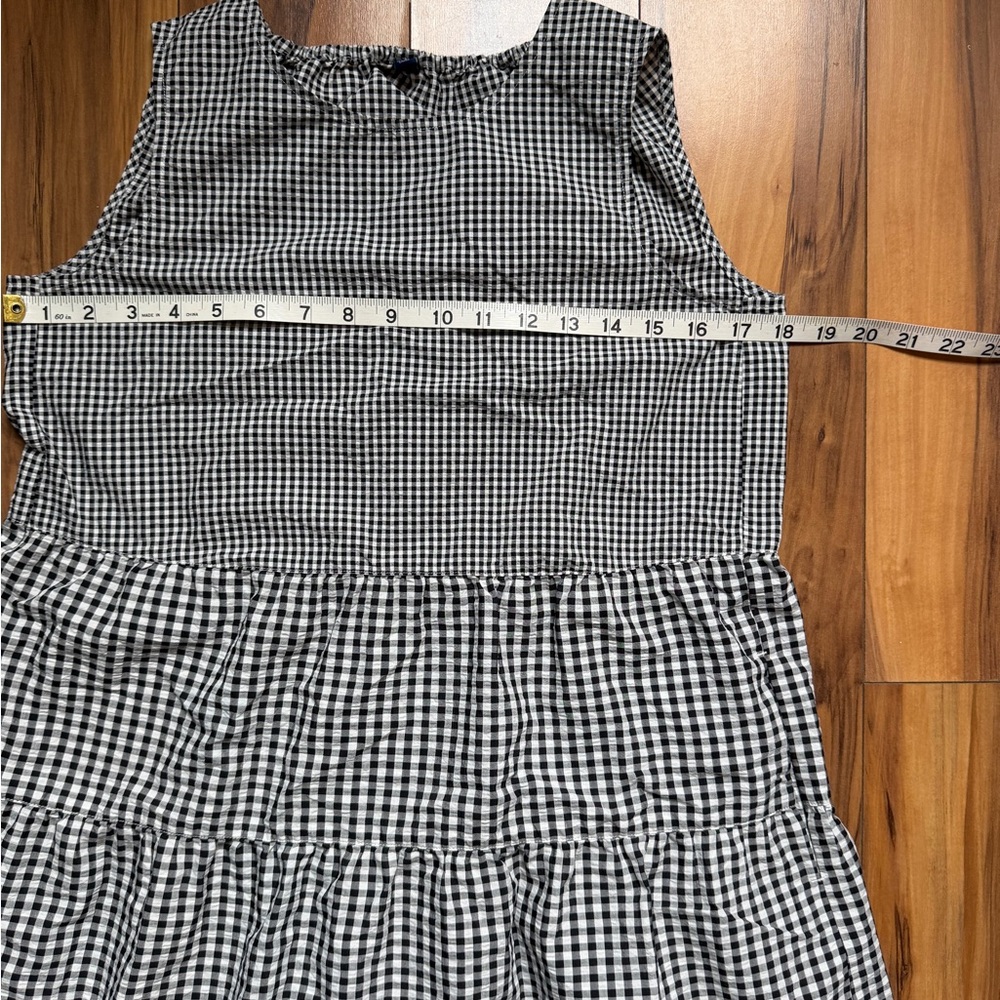Uniqlo girl’s Black and White Checkered sleeveless tiered Dress - Picture 6 of 7